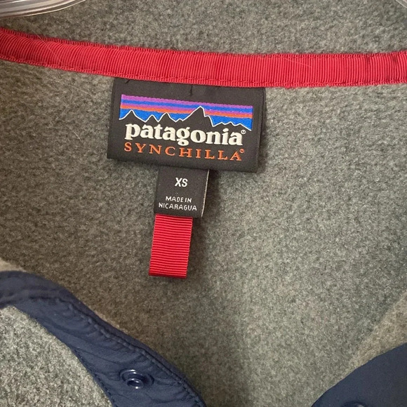 Patagonia Gray/Navy Men's Lightweight Synchilla Snap-T Fleece Pullover - Picture 3 of 4